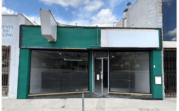 Pictures of Retail property located at 22913 Ventura Blvd, Los Angeles, CA 91364 for lease - image #1