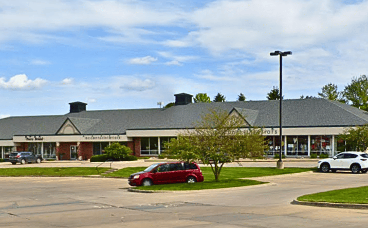 Pictures of Retail property located at 2701 86th St, Urbandale, IA 50322 for lease - image #1