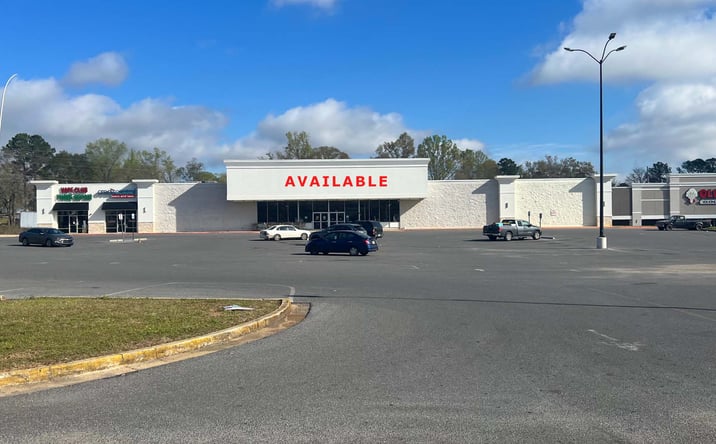 Pictures of Retail property located at 620 W Fort Williams St, Sylacauga, AL 35150 for lease - image #1