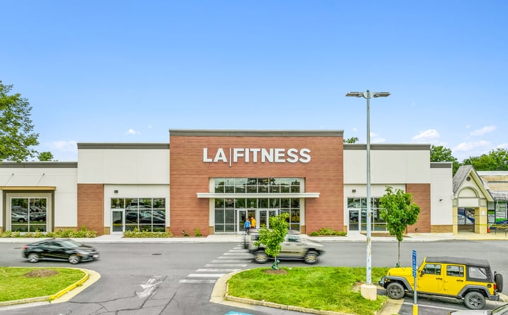 Pictures of Retail property located at 494 Elden St, Herndon, VA 20170 for lease - image #1