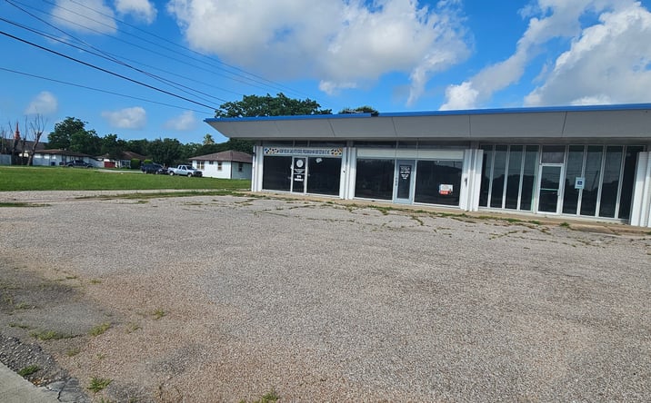 Pictures of Retail, Office, Restaurant property located at 1325 6th St N, Texas City, TX 77590 for lease - image #1