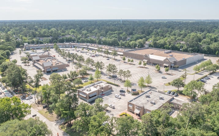 Pictures of Retail property located at 876 Kingwood Dr, Houston, TX 77339 for lease - image #1
