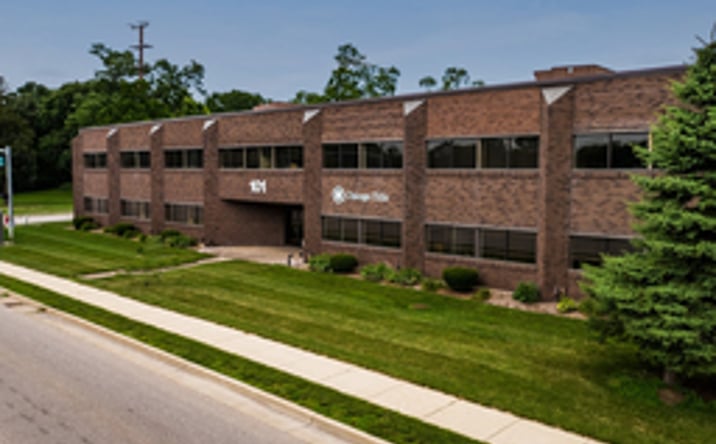 Pictures of Retail, Office property located at 490 Coventry Ln, Crystal Lake, IL 60014 for lease - image #1