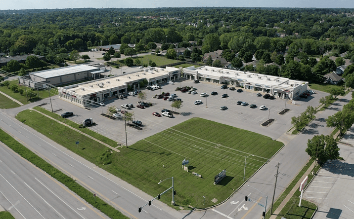 Pictures of Retail property located at 17020 E US Hwy 40, Independence, MO 64055 for lease - image #1