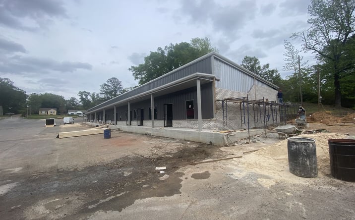 Pictures of Retail property located at 1500 N 5th Ave, Laurel, MS 39440 for lease - image #1