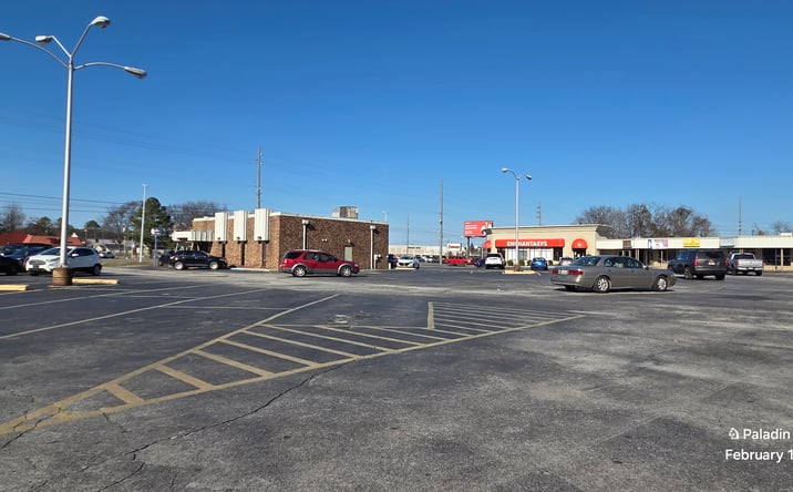 Pictures of Retail property located at 2207 University Dr NW, Huntsville, AL 35816 for lease - image #1