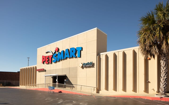 Pictures of Retail, Special Purpose property located at 6851 Veterans Memorial Blvd, Metairie, LA 70003 for lease - image #1