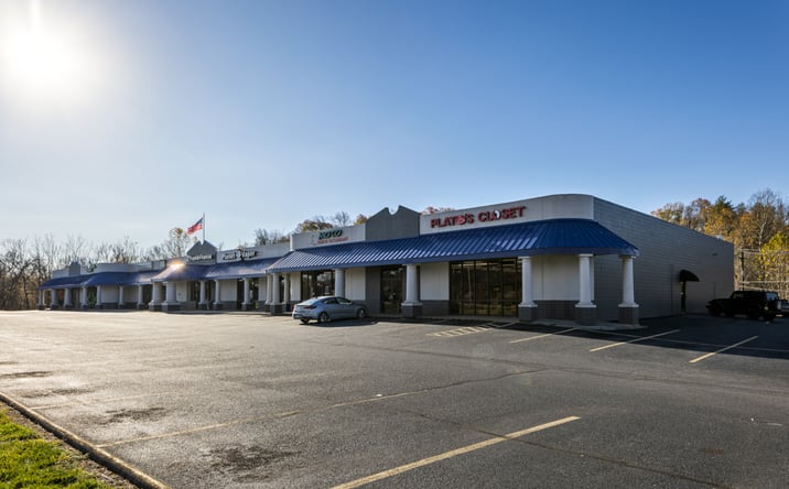Pictures of Retail, Office property located at 1001 E Stone Dr, Kingsport, TN 37660 for lease - image #1