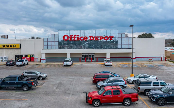 Pictures of Retail property located at 5106, 5201, 5209-23, 5303-19, 5301 N. Navarro, Victoria, TX 77904 for lease - image #1