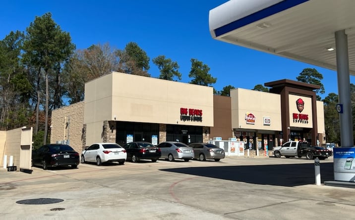 Pictures of Retail property located at 15450 Walden Rd, Montgomery, TX 77356 for lease - image #1
