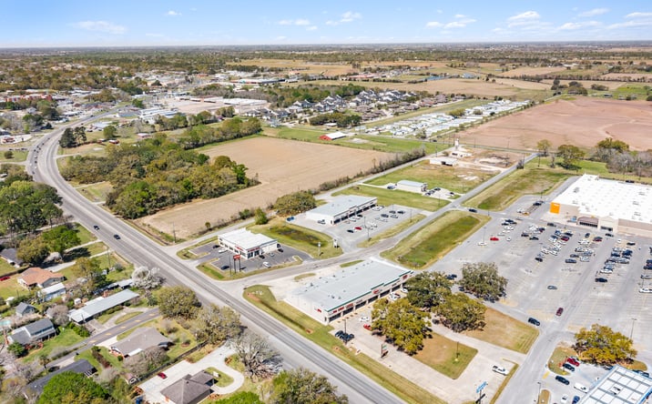 Pictures of Retail property located at 3001 Veterans Memorial Dr, Abbeville, LA 70510 for lease - image #1
