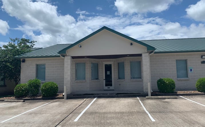 Pictures of Office property located at 1102 S Friendswood Dr, Friendswood, TX 77546 for lease - image #1