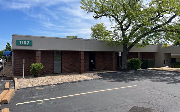 Pictures of Office property located at 1187 Corporate Lake Dr, St. Louis, MO 63132 for lease - image #1