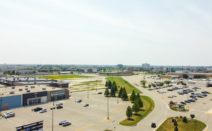 Pictures of Retail, Office, Restaurant property located at 1615 38th St S, Fargo, ND 58103 for lease - image #1