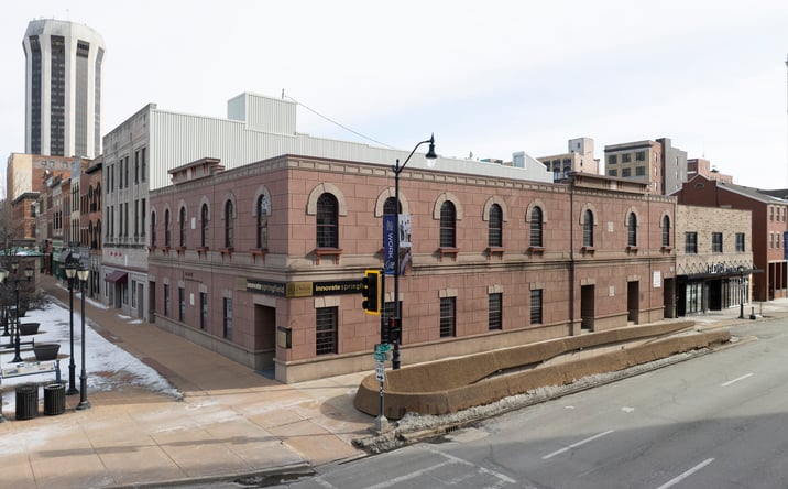 Pictures of Office property located at 15 S Old State Capitol Plaza, Springfield, IL 62701 for lease - image #1