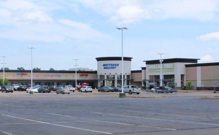 Pictures of Retail property located at 3944 N Gloster St, Tupelo, MS 38802 for lease - image #1