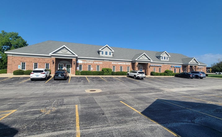Pictures of Office property located at 5465 Grand Ave, Gurnee, IL 60031 for lease - image #1