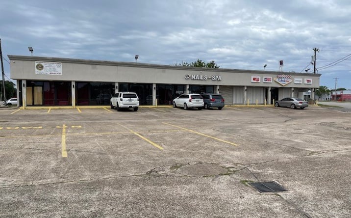 Pictures of Retail property located at 811 Texas Ave, La Marque, TX 77568 for lease - image #1