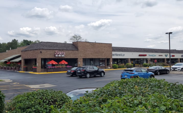 Pictures of Retail property located at 7201 Kingery Hwy, Willowbrook, IL 60527 for lease - image #1