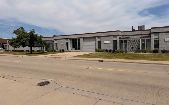 Pictures of Industrial property located at 3014 Commercial Ave, Northbrook, IL 60062 for lease - image #1