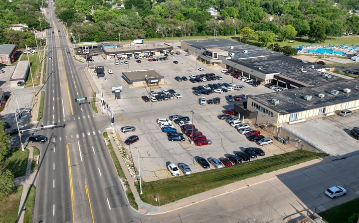 Pictures of Retail property located at 8005 Blondo St, Omaha, NE 68134 for lease - image #1