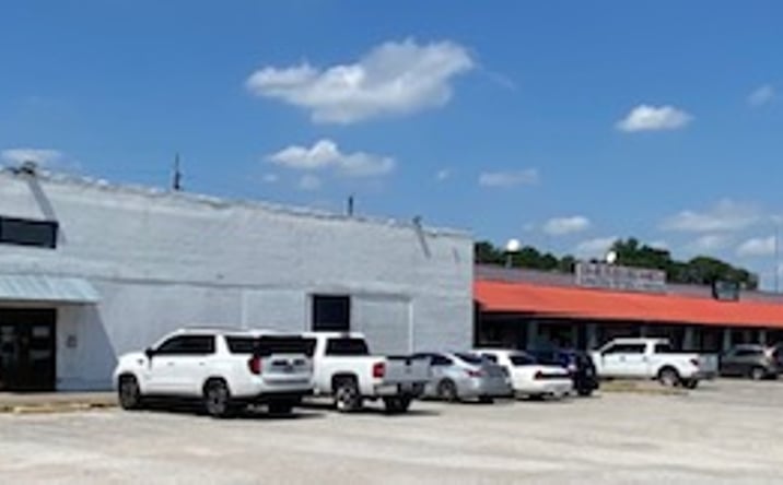 Pictures of Retail property located at 5-75 W Main St, Humble, TX 77338 for lease - image #1