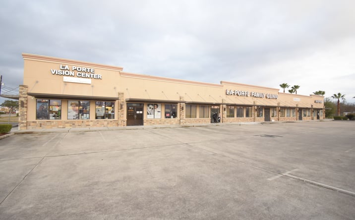 Pictures of Office, Special Purpose, Retail property located at 401 W Fairmont Pkwy, La Porte, TX 77571 for lease - image #1