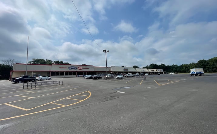 Pictures of Retail property located at 939 2nd Ave E, Oneonta, AL 35121 for lease - image #1
