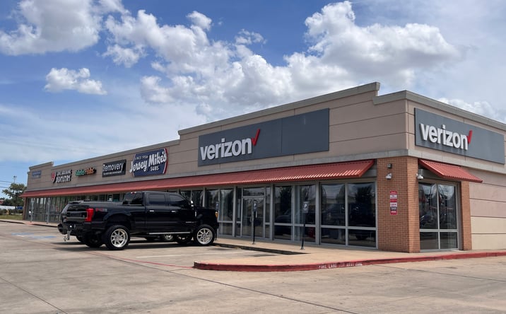 Pictures of Retail property located at 13740 East Fwy, Houston, TX 77015 for lease - image #1