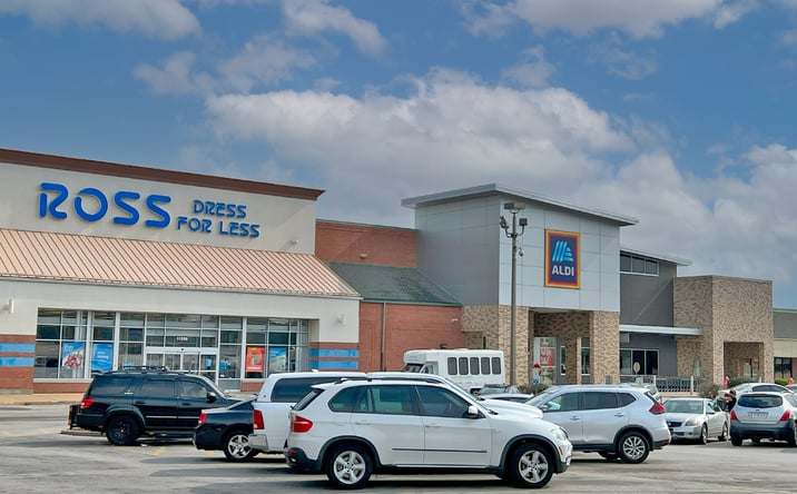 Pictures of Retail property located at 11200 - 11298 W Florissant Ave, Florissant, MO 63033 for lease - image #1
