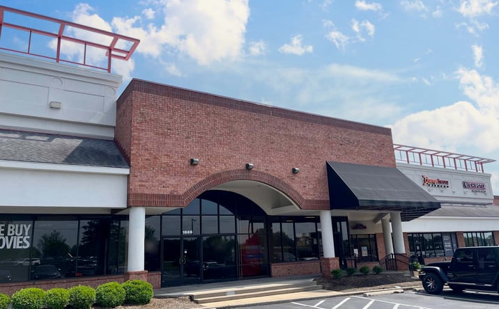 Pictures of Retail property located at 1684 Clarkson Rd, Chesterfield, MO 63017 for lease - image #1