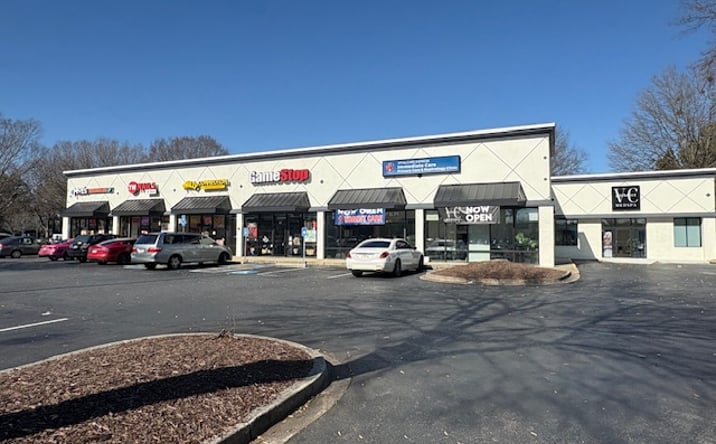 Pictures of Retail property located at 976 Mansell Rd, Roswell, GA 30076 for lease - image #1