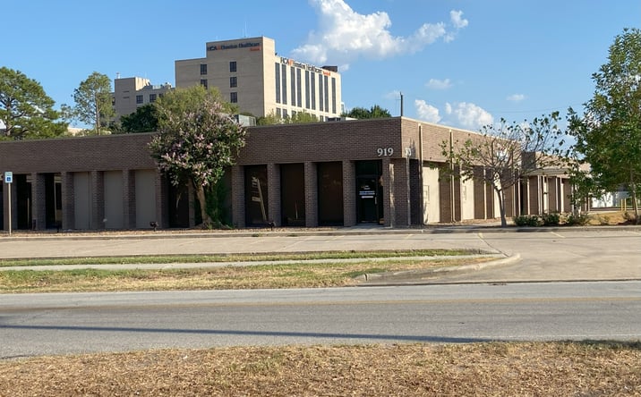 Pictures of Office property located at 919 Graham Dr, Tomball, TX 77375 for lease - image #1