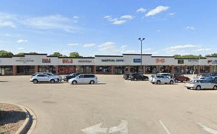 Pictures of Retail property located at 1927 W Iles Avenue, Springfield, IL 62704 for lease - image #1