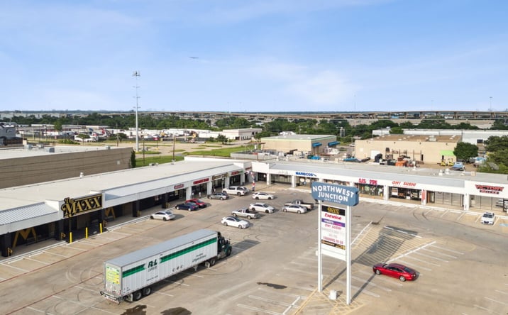 Pictures of Retail property located at 2052 - 2053 W Northwest Highway, Dallas, TX 75220 for lease - image #1