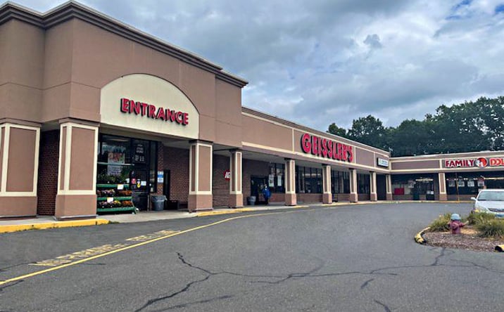 Pictures of Retail property located at 38 Tunxis Ave, Bloomfield, CT 06002 for lease - image #1