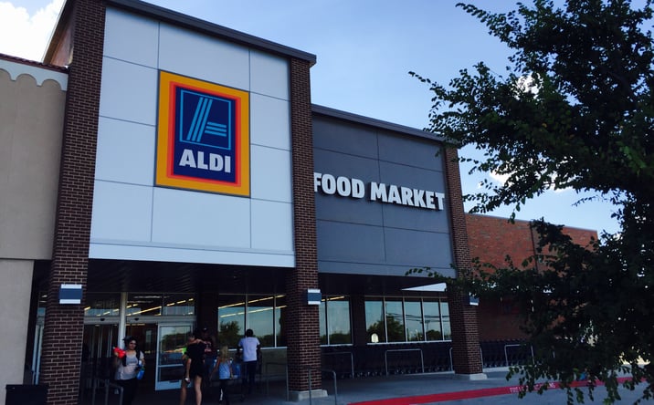 Pictures of Retail property located at 401 N. Highway 77, Waxahachie, TX 75165 for lease - image #1