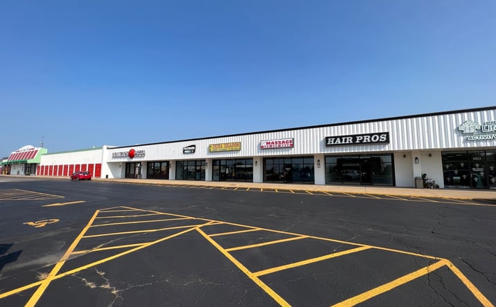 Pictures of Retail, Office property located at 1035 W Jackson St, Morton, IL 61550 for lease - image #1