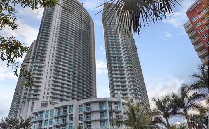Pictures of Retail, Office property located at 1900 N BAYSHORE DR, Miami, FL 33132 for lease - image #1