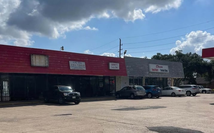 Pictures of Retail property located at 11900 Veterans Memorial Dr, Houston, TX 77067 for lease - image #1