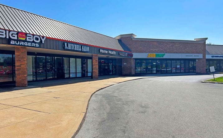 Pictures of Retail, Restaurant property located at 1120 Shackelford Rd, Florissant, MO 63031 for lease - image #1