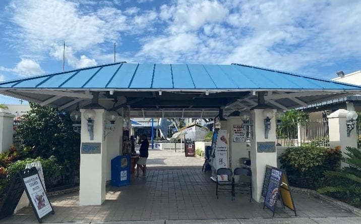 Pictures of Retail, Office property located at 735 Dodecanese Blvd, Tarpon Springs, FL 34689 for lease - image #1