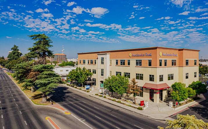 Pictures of Office property located at 900 Truxtun Ave, Bakersfield, CA 93301 for lease - image #1