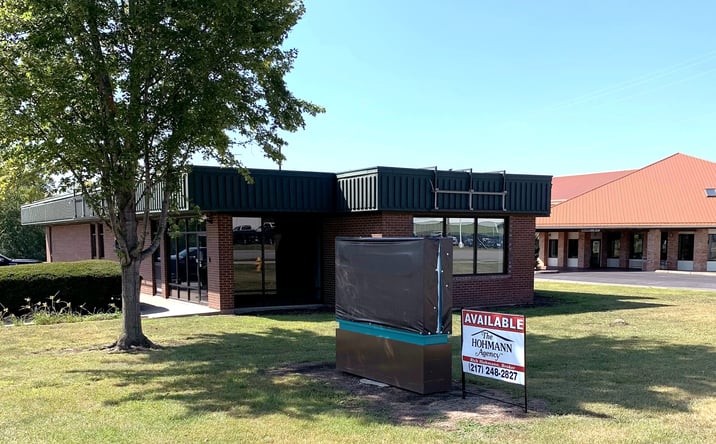 Pictures of Office property located at 1705 W Morton Ave, Jacksonville, IL 62650 for lease - image #1