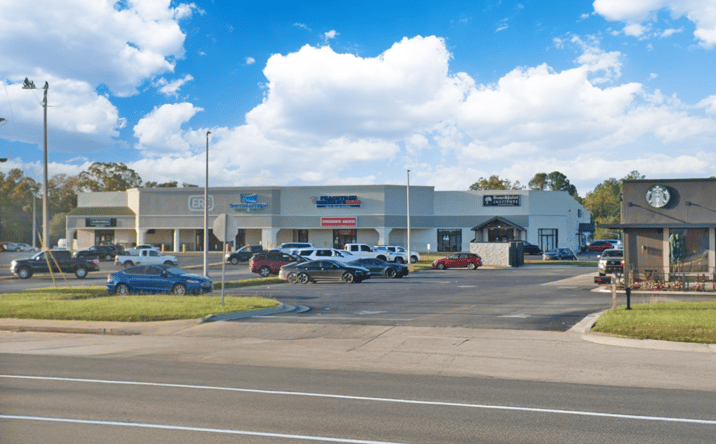Pictures of Retail property located at 1912 Memorial Dr, Waycross, GA 31501 for lease - image #1