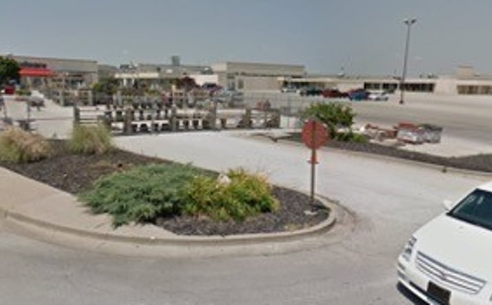 Pictures of Retail property located at 3400 S 4th St, Leavenworth, KS 66048 for lease - image #1