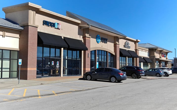 Pictures of Retail property located at 6645 W 135th St, Overland Park, KS 66223 for lease - image #1