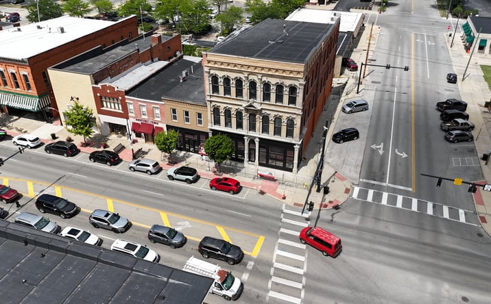 Pictures of Retail, Office, Restaurant property located at 300 Clinton Street, Defiance, OH 43512 for lease - image #1