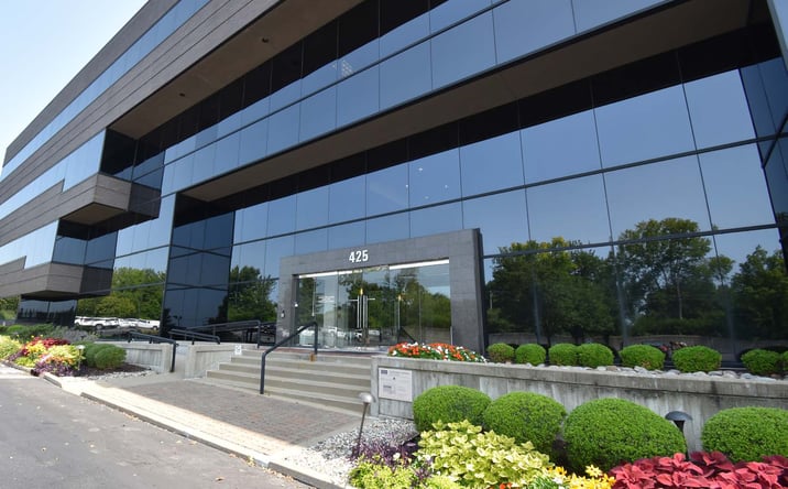 Pictures of Office property located at 425 S Woods Mill Rd, Town and Country, MO 63017 for lease - image #1