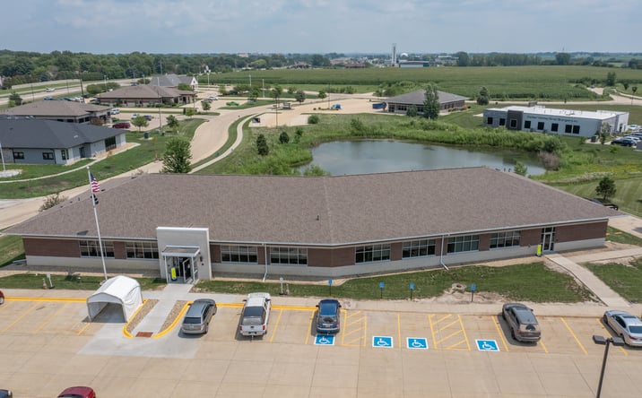 Pictures of Office property located at 945 Tower Park Dr, Waterloo, IA 50701 for lease - image #1
